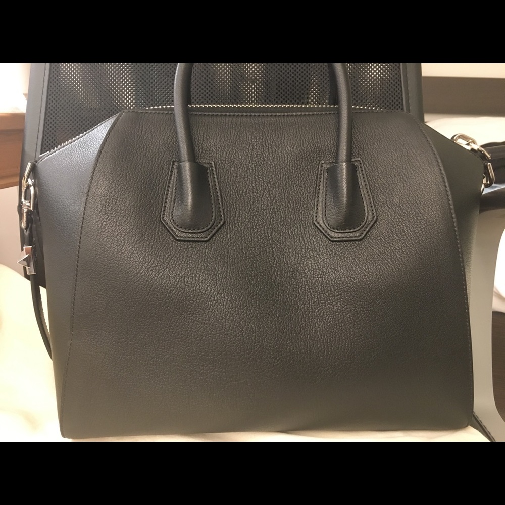 Givenchy Medium Antigona Duffel - Picture 2 of 7